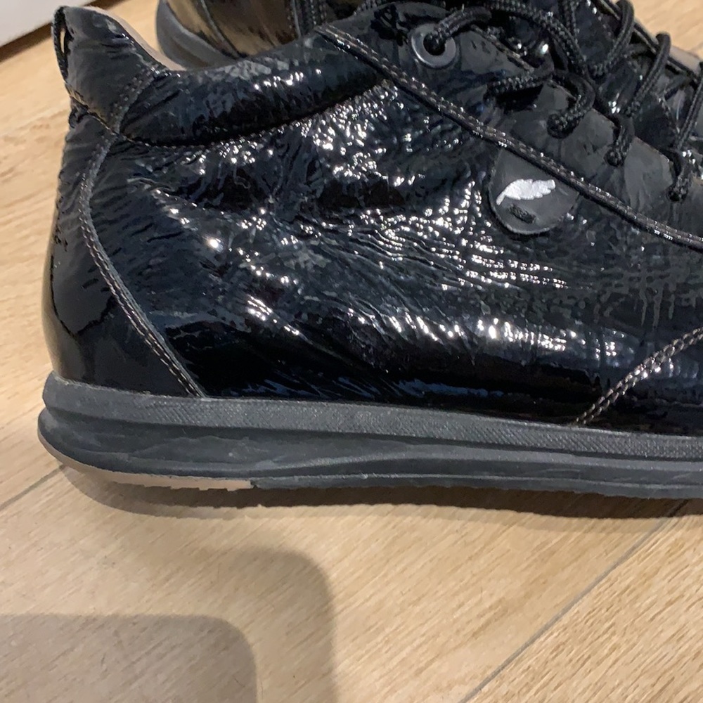 Sneakers - Picture 6 of 7
